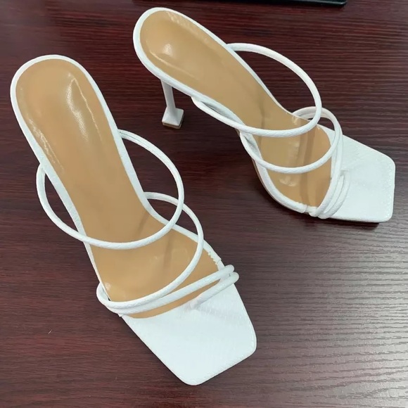 White mule heels - Picture 2 of 3